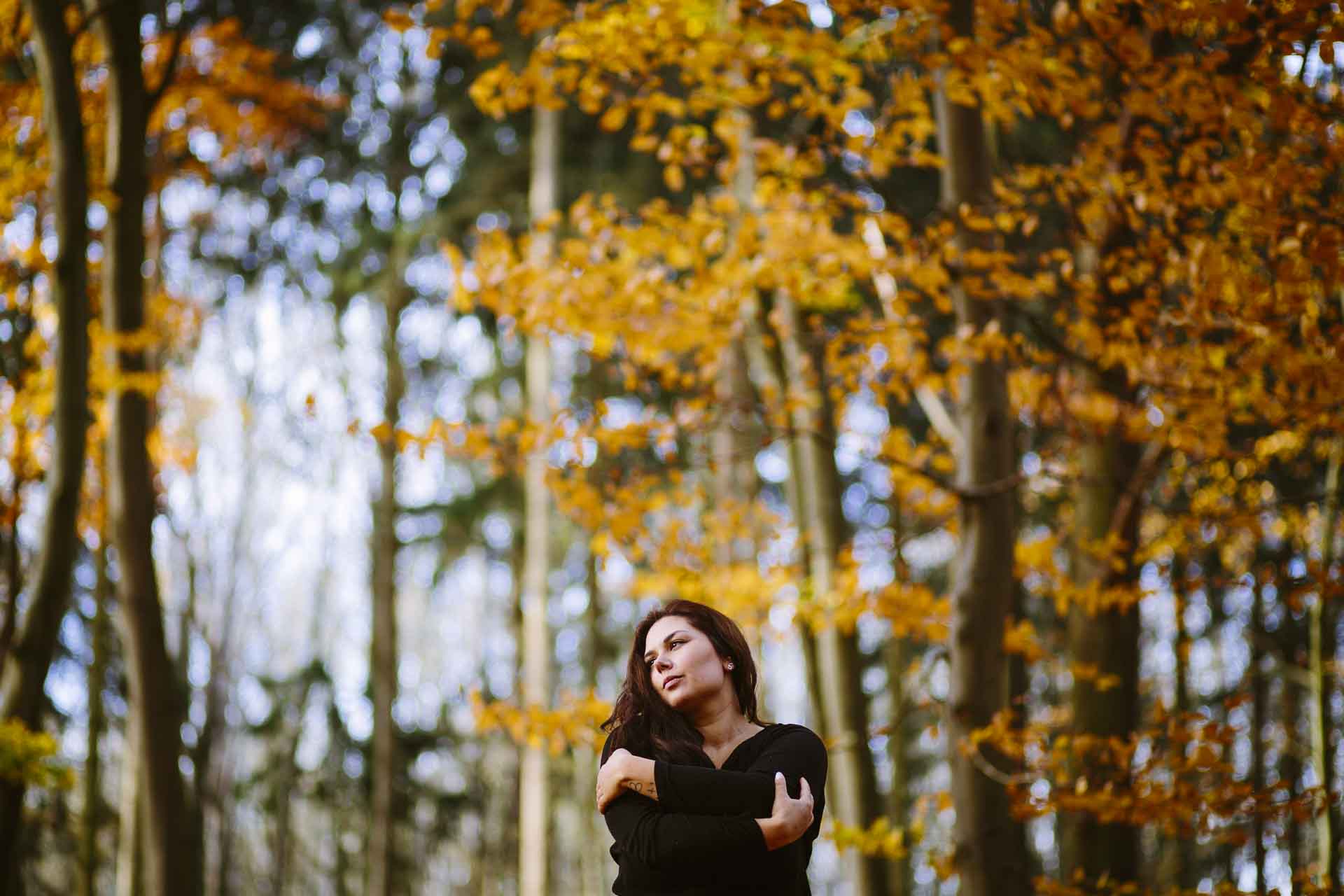Outdoor-Shooting im goldenen Herbstwald - Fotografin Rosa Engel