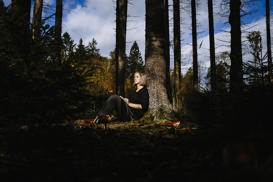 Naturverbundene Fotografie für Frauen - Shooting im Wald bei Aachen